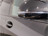 【BMWミラー】視認性の高いスタイリッシュなミラー。自動防眩機能も付いており夜間のドライビングをサポートします。