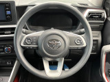 インテリアに合わせたデザインのステアリングは、運転される方のことも考え、運転しやすい形状、大きさです。是非一度、実際に触ってお確かめください。