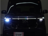 LEDヘッドライト(オートハイビーム機能付)が搭載されており、遠くまで明るく均一に照らし、高速道路等での安心感が向上しております。