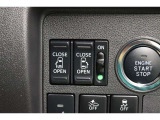 両側電動スライドドアはドアの直接操作以外にも運転席からのスイッチ操作やリモコン操作でも開閉が可能!狭い駐車場などでもドアの開閉が楽々・安心ですね!