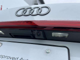 ●バックカメラ『駐車や後方の視界をサポートするための重要な機能です。多くのモデルに標準装備またはオプションとして搭載、リアバンパーに取り付けられたカメラが後方の映像を車内のディスプレイに表示します』