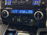 左右独立温度設定することが出来るオートエアコン!運転席、助手席それぞれで独立して温度設定が可能!