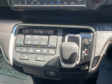 【オートエアコン】一度お好みの温度に設定すれば、車内の温度を検知し風量や温度を自動で調整!