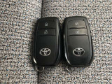 スマートキーは2個あります。家族で共有すれば自宅駐車場での入替えや旅行の時などに大変便利ですね。