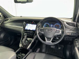 運転席まわりです。 各操作スイッチは使いやすい位置に配置されてます。