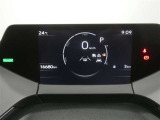 各操作スイッチは使いやすい位置に配置され、とっても見やすいメーターです。夜間時はラグジュアリーな気分にさせてくれる照明が魅力ですので、夜のドライブも楽しみになりますよ♪