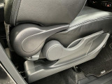 お客様に気持ち良く乗っていただけるよう、工具を使わず取り外せる部品は全て取り外し清掃しております。シート可動の場合は、シートを動かし裏側まで清掃を行っております。