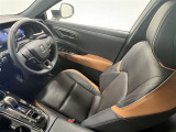 運転席は8WAYのパワーシート!電動ランバーサポート付で快適なドライビングポジションに微調整可能!運転席のドライビングポジションを2人分SETできます!