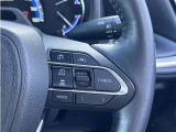 アダプティブクルーズコントロール機能付きです。走行中に先行車の様子を検知しながら、設定した車速の範囲内で先行車との距離のキープを支援します。詳細は販売店スタッフまでおたずねください。