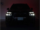スタイリッシュに研ぎ澄まされたリアビュー。LEDライトがより引き締まったスタイルを実現。急ブレーキ時にはハザードランプ自動点灯し後続車への注意を促します。