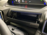 運転席まわりには、収納スペースがいっぱい!