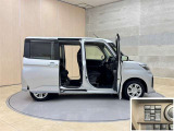 左右ウエルカム機能付き電動スライドドア。降車時に設定しておけば近づくだけでドアが自動でオープン!とても便利な機能です☆☆