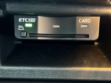 Audiの車両では、ETC車載器が標準して提供されていることが多いです。このシステムを使うことで、高速道路の料金所でわざわざ停止して料金を支払うことなく、スムーズに通行できます。