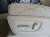 助手席にもパワーシートを搭載しています。