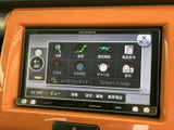 様々な情報を表示できるモニター。車両情報や設定変更など、運転に必要な情報を手元で確認できます。使い勝手の良いインターフェースです。
