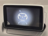 【マツダコネクトナビ】車内の雰囲気にマッチした一体型タイプのナビ。各種車輌設定やBluetooth再生等、様々な機能が楽しめます。直感的なダイヤル操作が可能で、使い勝手も良好です。