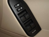 電動格納式ドアミラー・パワーウインドウを装備しています。