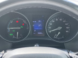 見やすいメーター類により、運転に必要な情報をスムーズに確認できます。スタイリッシュなデザインも特徴です。