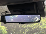 【デジタルインナーミラー】後席の大きな荷物や同乗者で後方が確認しづらい時でも安心!カメラが撮影した車両後方の映像をルームミラー内に表示。クリアな視界で状況の確認が可能です!