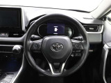 各操作スイッチなどもハンドルから手を放すことなく操作可能で安全運転に支援いたします!