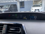 視認性の高いメーター類で、運転に必要な情報を的確に把握できます。洗練されたデザインも、快適なドライブを後押しします。