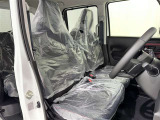 高いホールド性で運転姿勢が安定します。長距離ドライブでも疲れにくいのが魅力です。快適なドライビングライフをお送りください♪
