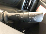 ☆オートライト機能☆車外の明るさに応じて自動的でヘッドランプを点灯および消灯します。夕暮れ時やトンネルなどで便利です!