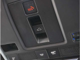 【電動スライドガラスサンルーフ】前席頭上のスイッチを操作するとサンルーフの開閉ができ、開放的な視界と明るさを実現します。