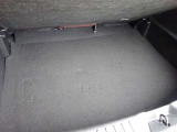 【広々トランクルーム】車体に対してスペースは広めに作ってあります。また、背もたれを倒すとより多くの荷物を乗せることができます。