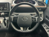 【純正革巻きステアリング】上質な革を使用することで、手にしっかり馴染みとても運転しやすいハンドルです♪
