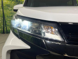 【LEDヘッドライト】悪天候や夜間走行時も良好な視界を確保し安心して運転できる高輝度LEDヘッドライトを装備!点灯速度が早く、消費電力も抑えられています。