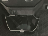 アクセサリーソケット付き車両です。小物収納BOX有ります。