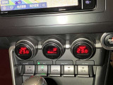 「オートエアコン」が付いています。1年中快適な室内を提供!車内温度を設定すると、風量を自動で調節してくれます。