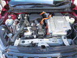 e-POWERは、エンジンを発電専用にしています。燃費に悪影響を与える作動領域を使用しない分、エンジンの作動時間を短縮。市街地から高速道路まで、あらゆる走りのシーンで優れた燃費性能を発揮します。