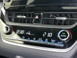 左右独立温度コントロールフルオートエアコンです。運転席、助手席それぞれで独立して温度設定ができます。冷え性の方が乗っても安心ですね♪