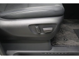 パワーシート搭載。微妙な調整が手軽にでき、ピッタリのポジションで運転することが可能です。