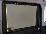 お客様に気持ち良く乗っていただけるよう、工具を使わず取り外せる部品は全て取り外し清掃しております。シート可動の場合は、シートを動かし裏側まで清掃を行っております。