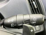 操作しやすい位置に配置されたウインカーレバー。スムーズな操作で、安全な車線変更をサポートします。