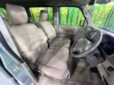 【オートエアコン】一度お好みの温度に設定すれば、車内の温度を検知し風量や温度を自動で調整。暑い&hellip;寒い&hellip;と何度もスイッチ操作をする必要はありません。快適な車内空間には必須の機能ですね♪