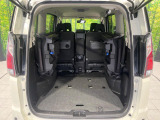 普段のお買い物や通勤、送迎等に十分な荷室スペースを確保しております。セカンドシートを倒すと、大きな荷物の積載も可能です♪