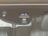 【ホンダセンシング】走行中に前方の車両等を認識し、衝突しそうな時は警報とブレーキで衝突回避と被害軽減をアシスト。より安全にドライブをお楽しみいただけます。