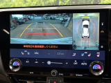 【パノラミックビューモニター】専用のカメラにより、上から見下ろしたような視点で360度クルマの周囲を確認することができます☆死角部分も確認しやすく、狭い場所での切り返しや駐車もスムーズに行えます。