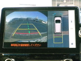 パノラミックビューモニター&バックモニター♪車両の前後左右に搭載した4つのカメラの映像を合成し、車を真上から見ているような映像を表示♪