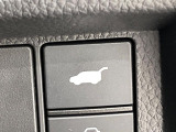 【パワーバックドア】スマートキーや運転席のボタンを押すだけでリアゲートが自動で開閉します!荷物を持っている時や、高い位置にあるバックドアを閉める際に便利な機能です♪