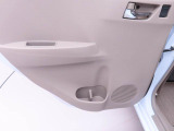 運転席・助手席ドアの内側にドアポケットが装備されています。