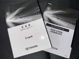 メンテナンスノート、取扱説明書です。 その車の整備記録が事細やかに記録されています。 車が生まれてから今までどのような道を歩んできたのか判るとても重要な物ですよ。