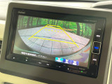 【バックカメラ】駐車時に後方がリアルタイム映像で確認できます。大型商業施設や立体駐車場での駐車時や、夜間のバック時に大活躍!運転スキルに関わらず、今や必須となった装備のひとつです!