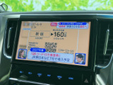 テレビ番組を画面で視聴でき、停車中の待ち時間を過ごす際にも活用いただけます。画面には番組情報が表示され、車内で過ごすひとときに映像を楽しめる装備です。視聴は停車中にお楽しみください。