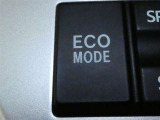 「ECOスイッチ」ONで省燃費制御モードになり燃費を向上させるように動作します。