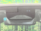 【ホンダセンシング】走行中に前方の車両等を認識し、衝突しそうな時は警報とブレーキで衝突回避と被害軽減をアシスト。より安全にドライブをお楽しみいただけます。